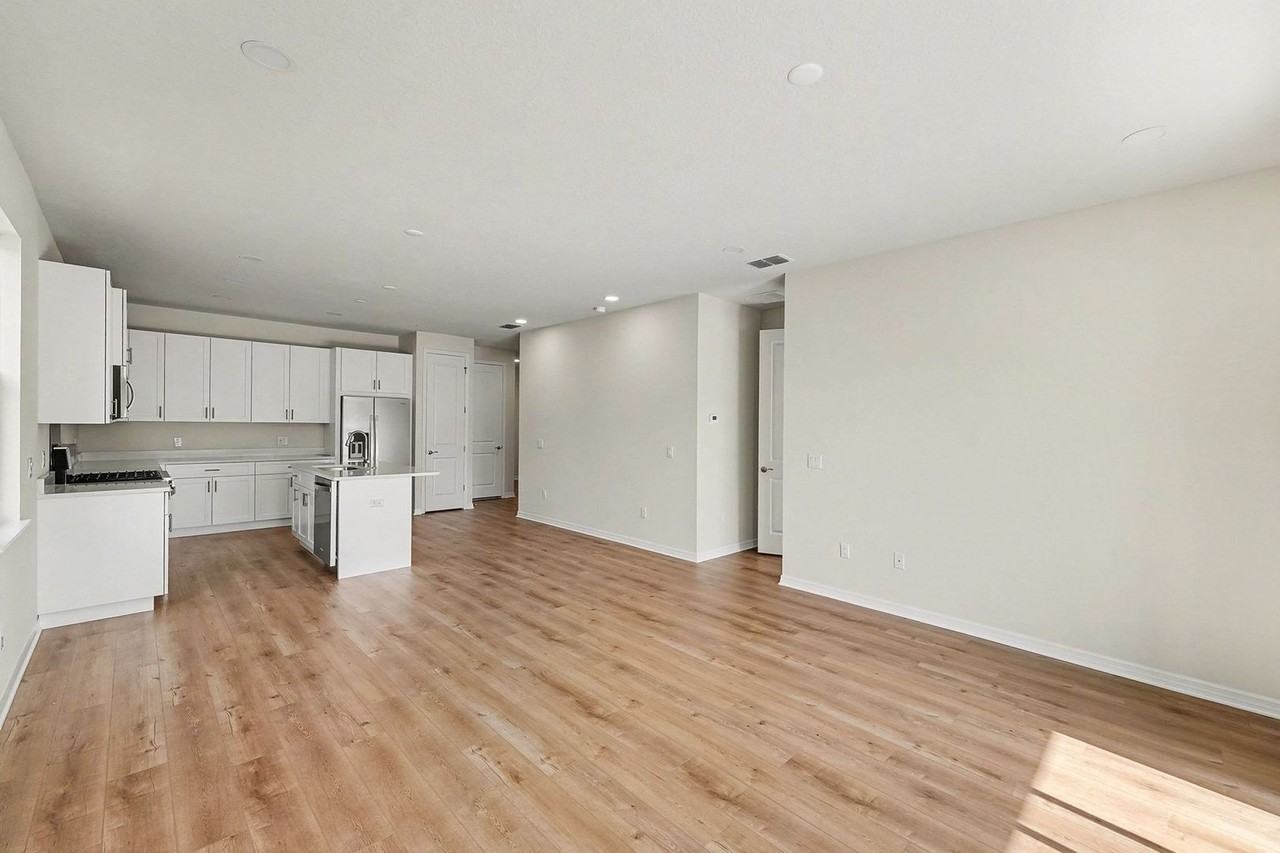 2545 Mario Way - Photo 5 of 23