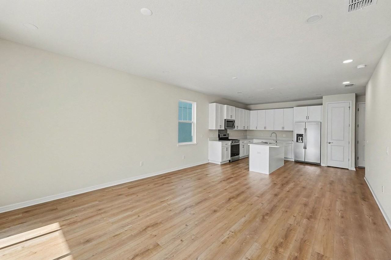 2545 Mario Way - Photo 6 of 23