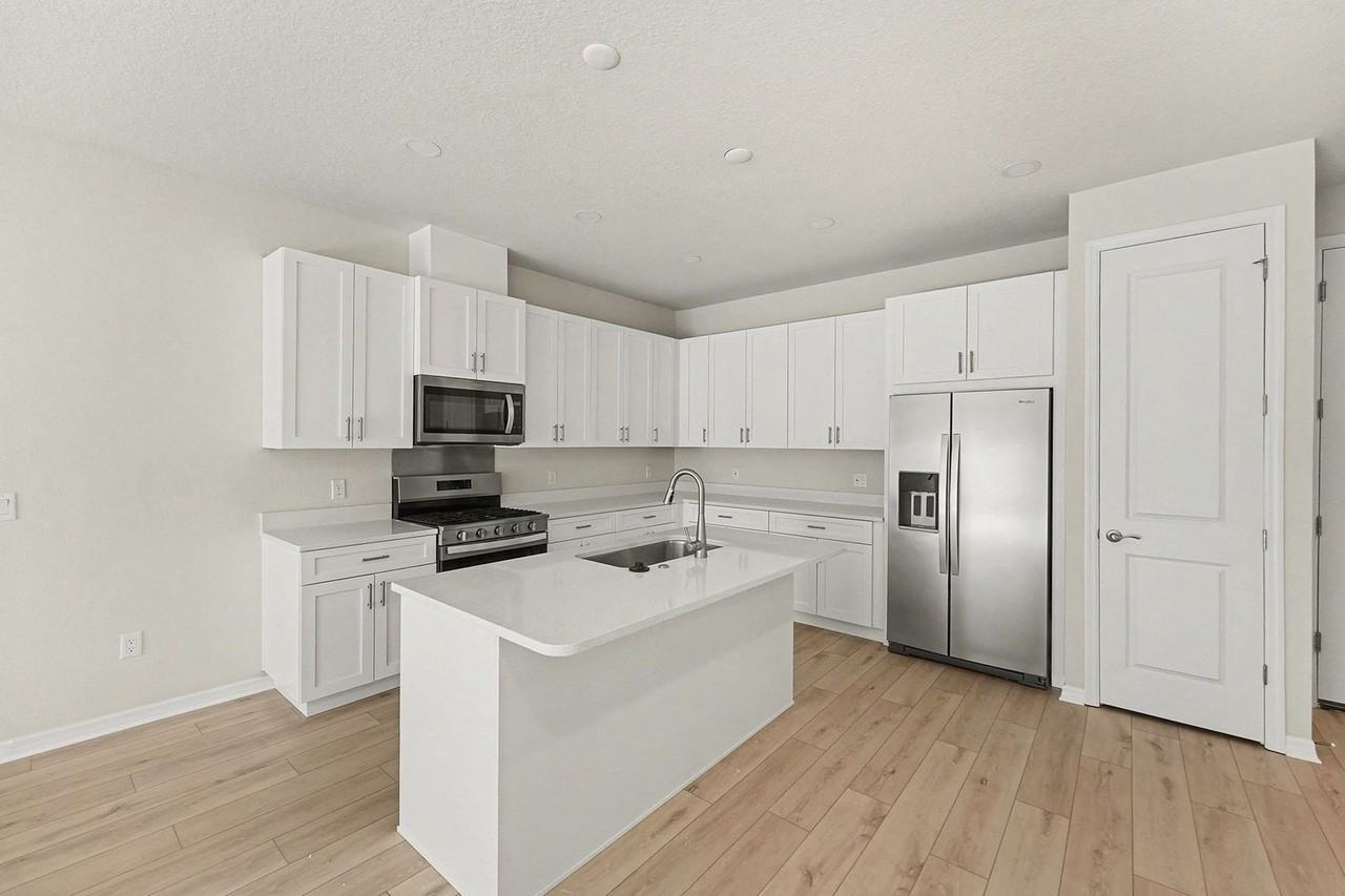 2549 Mario Way - Photo 4 of 24