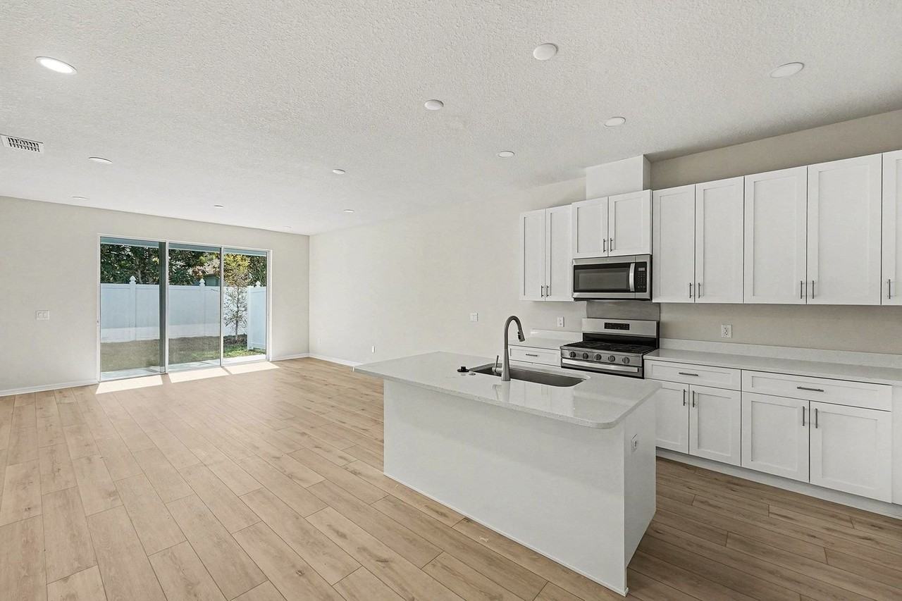 2549 Mario Way - Photo 5 of 24
