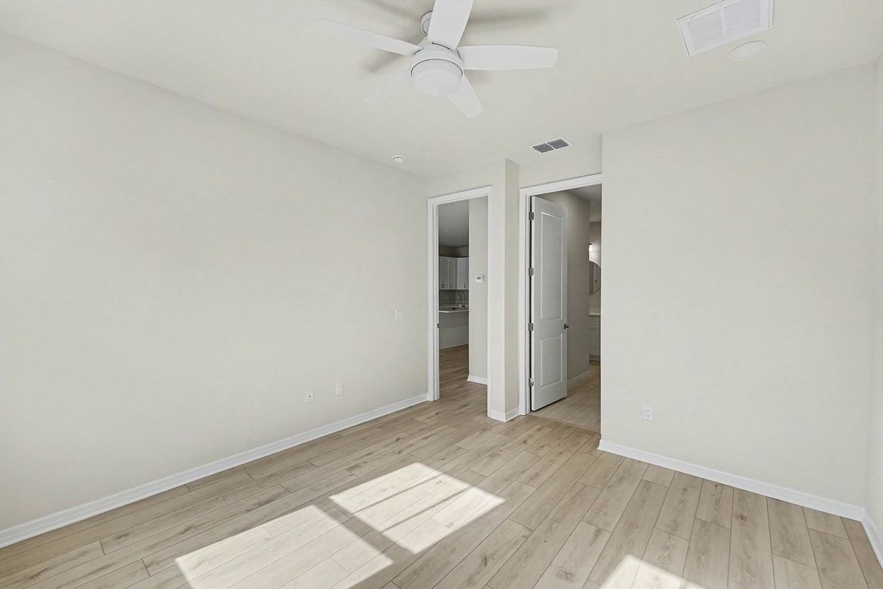 2549 Mario Way - Photo 7 of 24