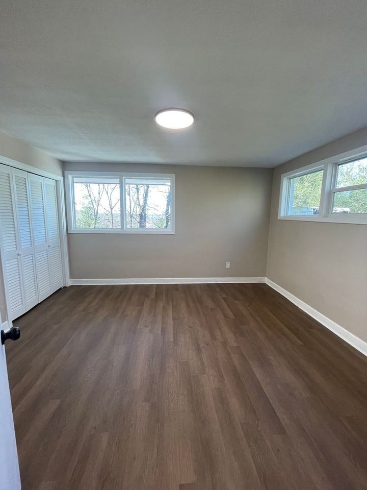 1328 Champaign Ave - Photo 4 of 12