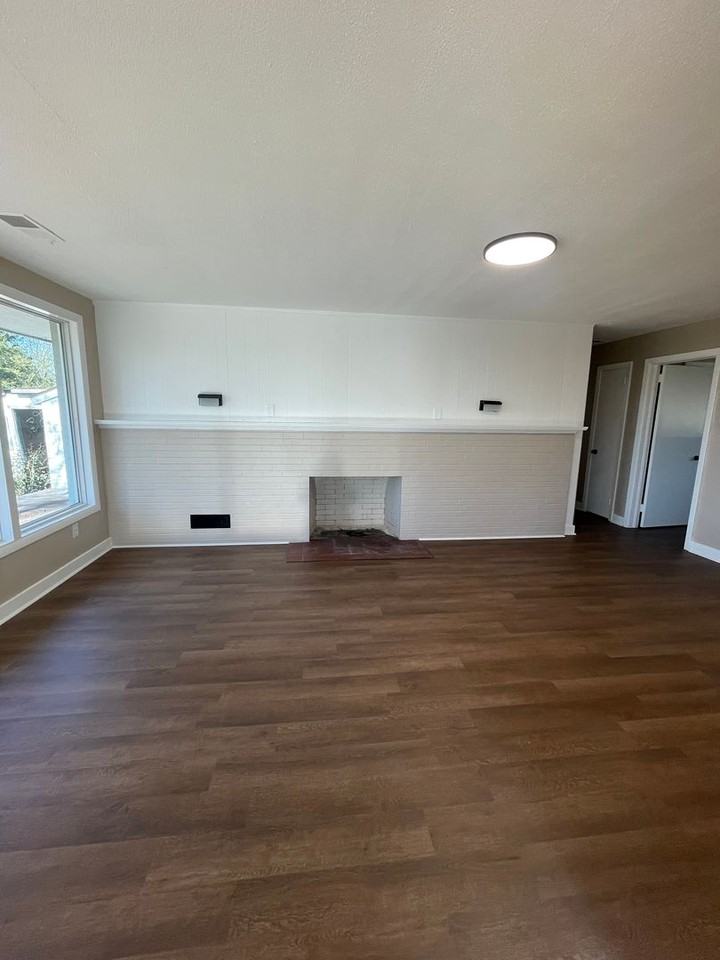 1328 Champaign Ave - Photo 5 of 12