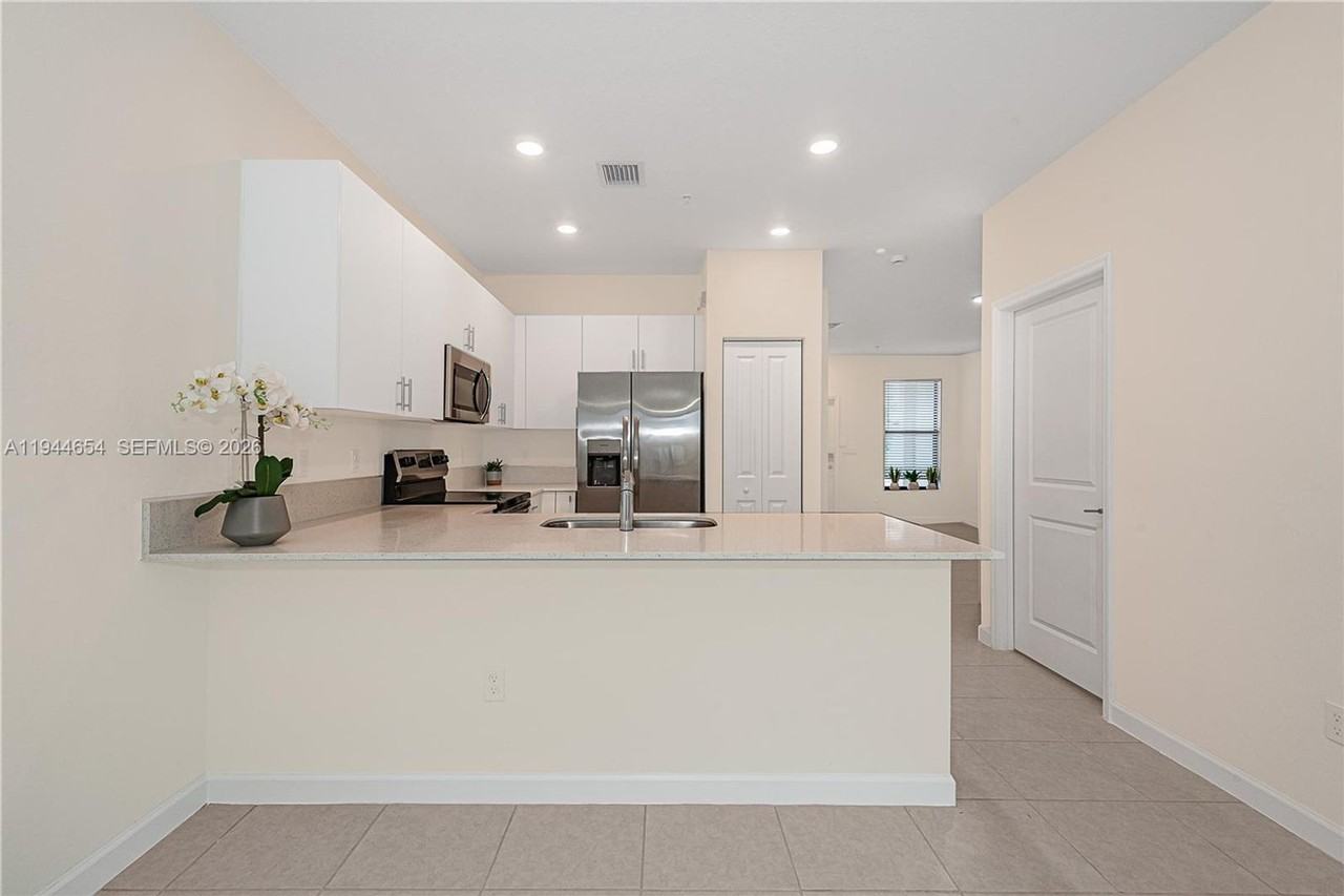 261 Sw 159th Ct - Photo 6 of 22