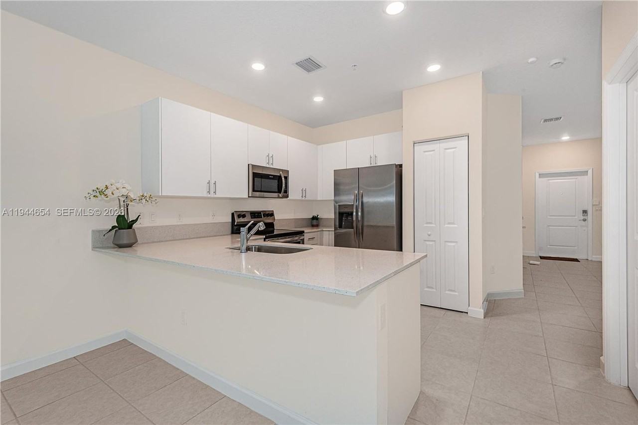 261 Sw 159th Ct - Photo 7 of 22