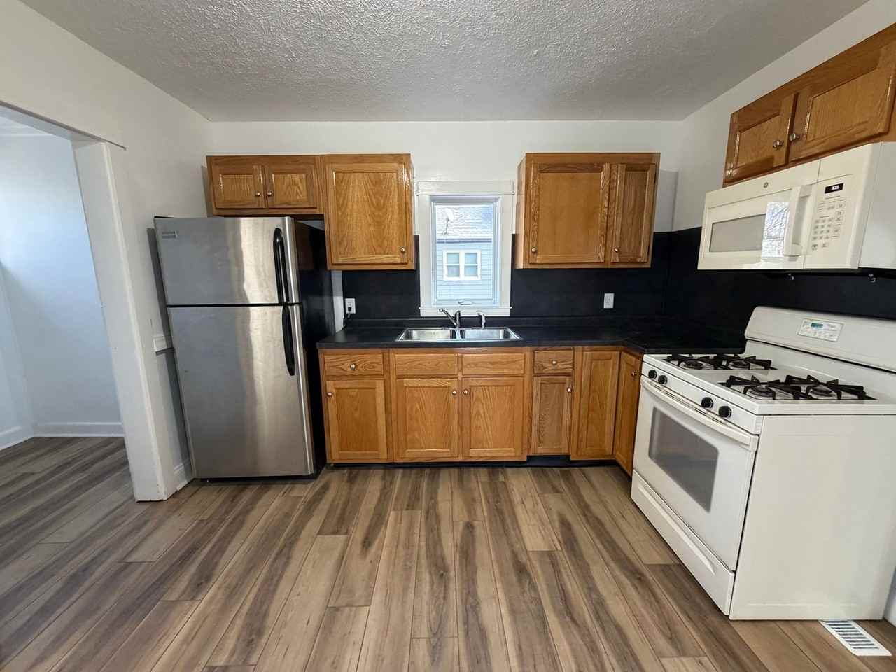 937 Oakdale St Se - Photo 7 of 26