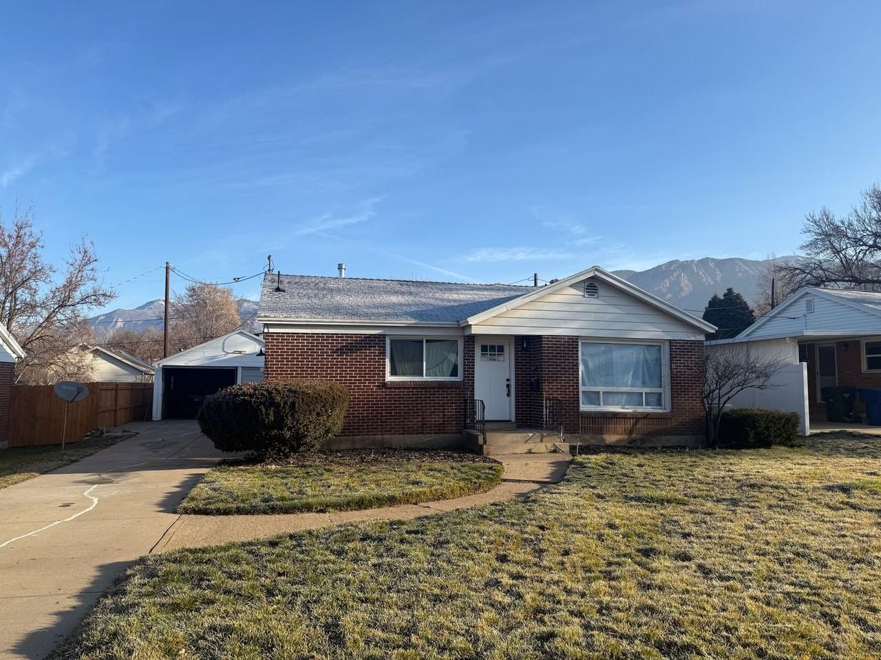 1020 Chatelain Rd - Photo 3 of 11