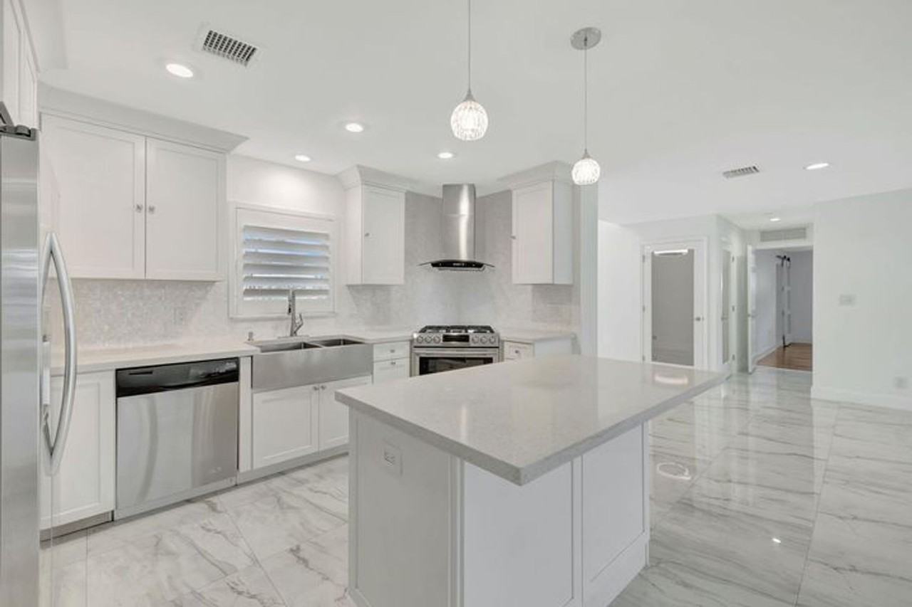 2612 Ne 5th St - Photo 3 of 28