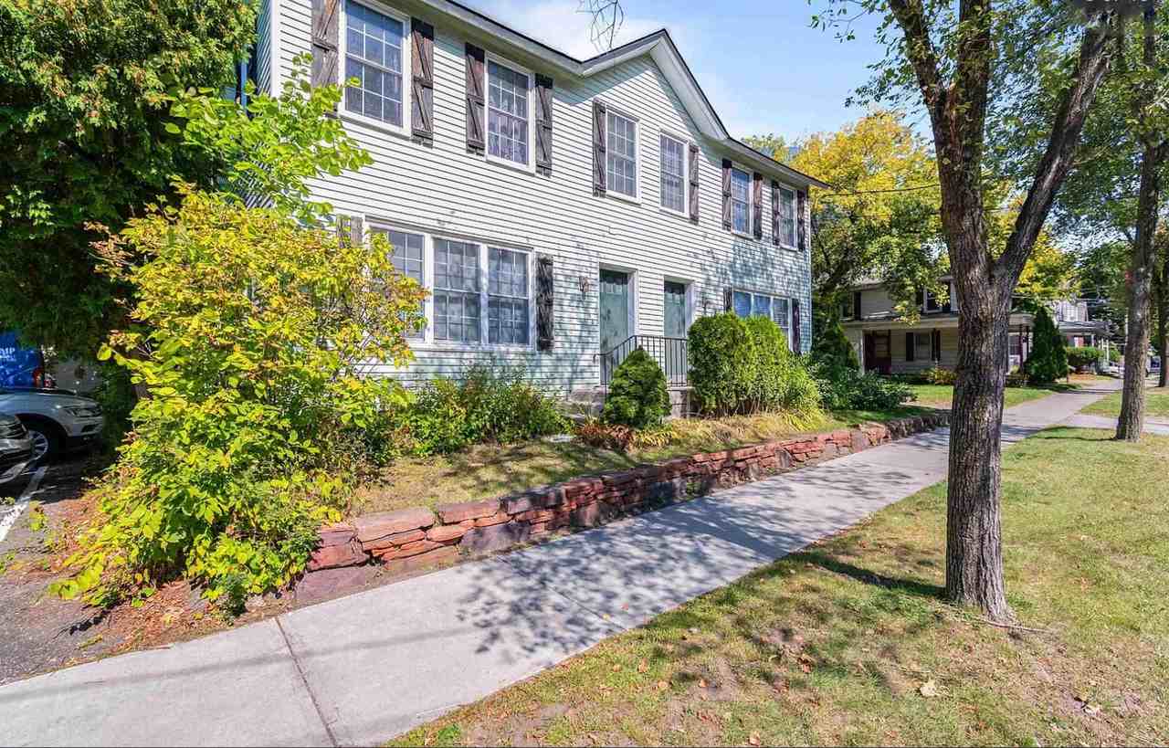 30-32 Sherman St - Lakefront Living, Right in the Heart of Burlington - Photo 3 of 8