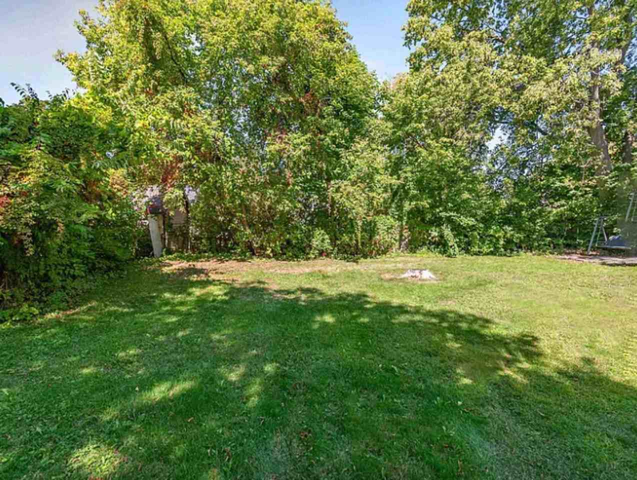 30-32 Sherman St - Lakefront Living, Right in the Heart of Burlington - Photo 5 of 8