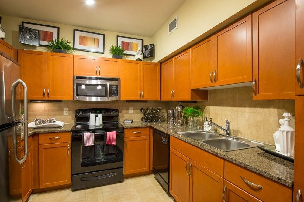 2212 W Davis St - Photo 2 of 5