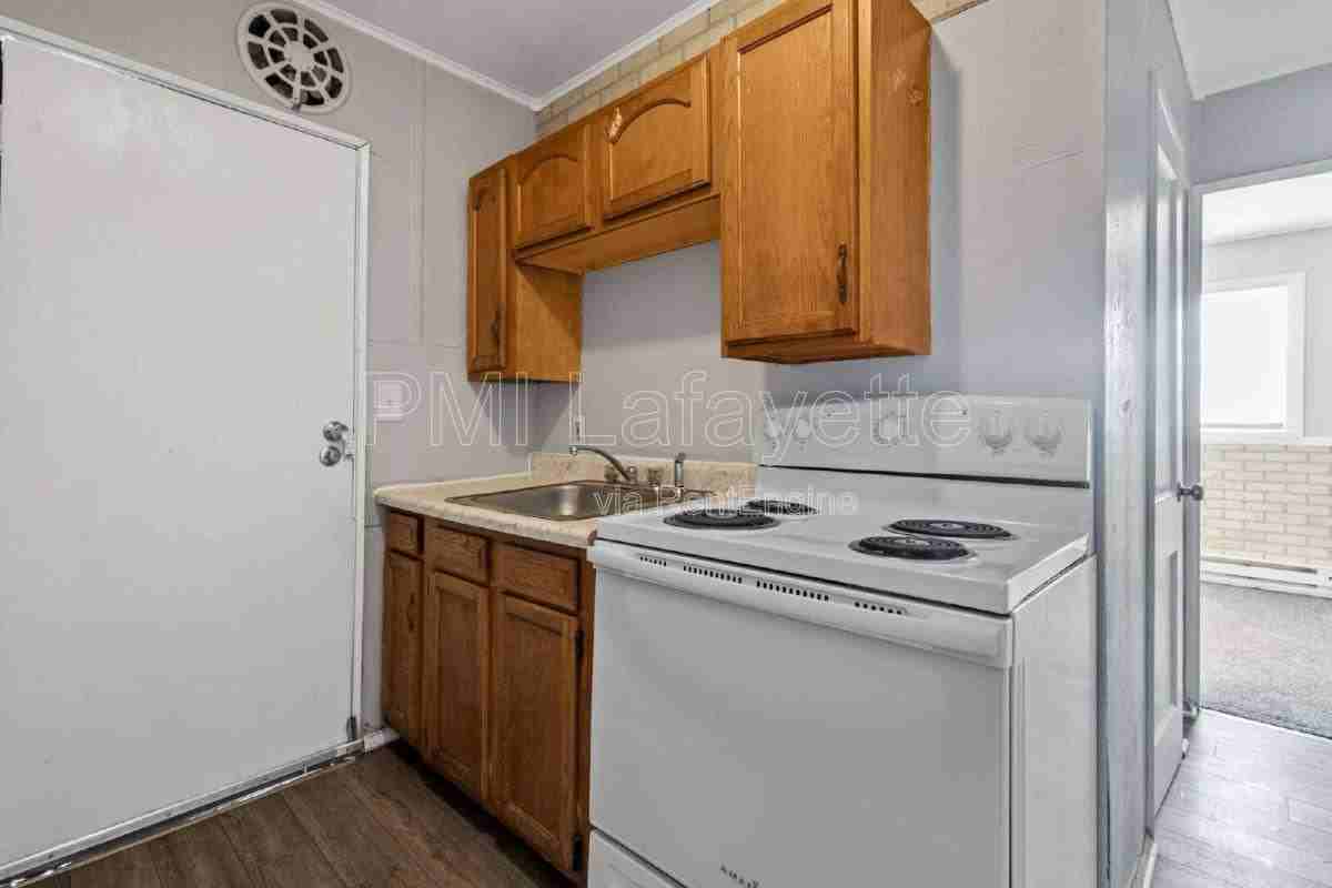 1707 Shortridge Dr - Photo 3 of 6