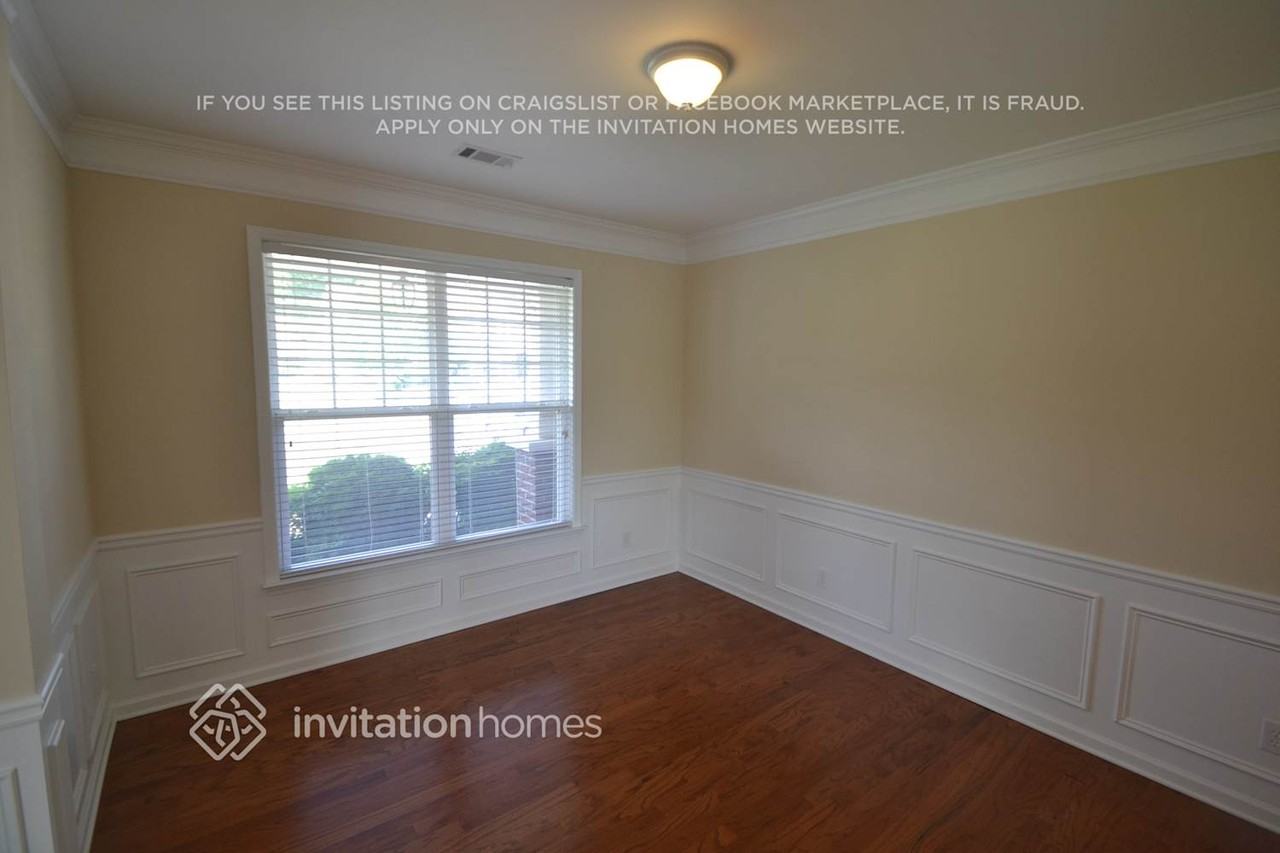 404 N Hampton Trl - Photo 2 of 7