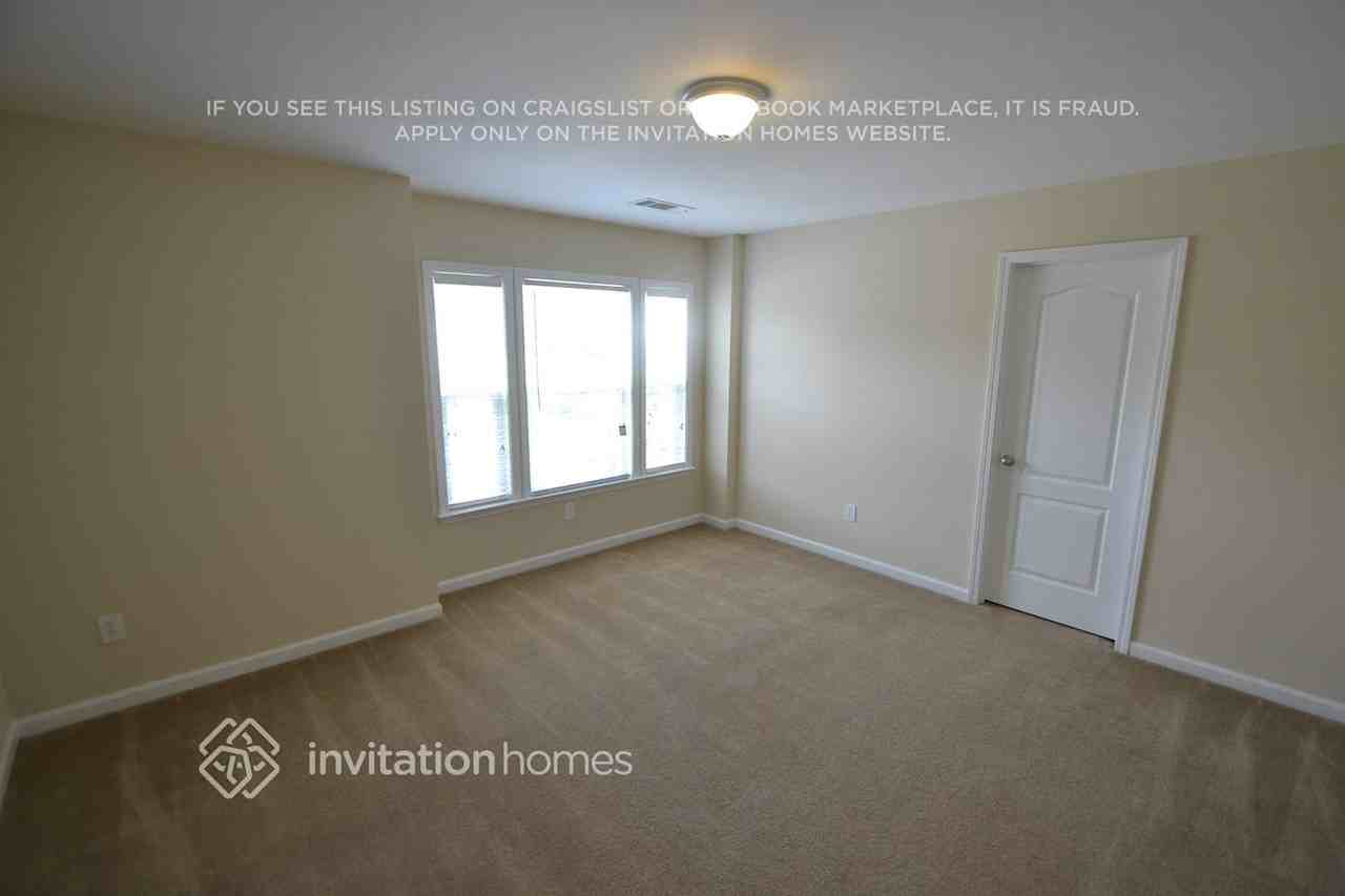 404 N Hampton Trl - Photo 4 of 7