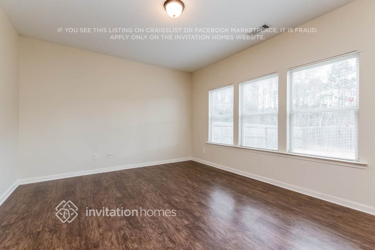 1492 Ewing Farm Dr - Photo 3 of 20