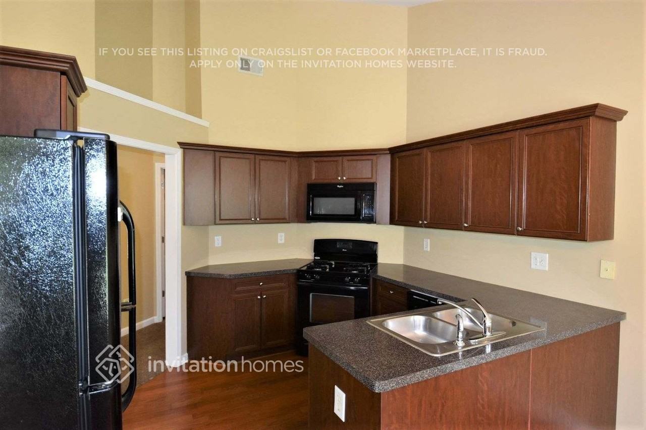 3814 Hawk Tail Dr - Photo 3 of 10