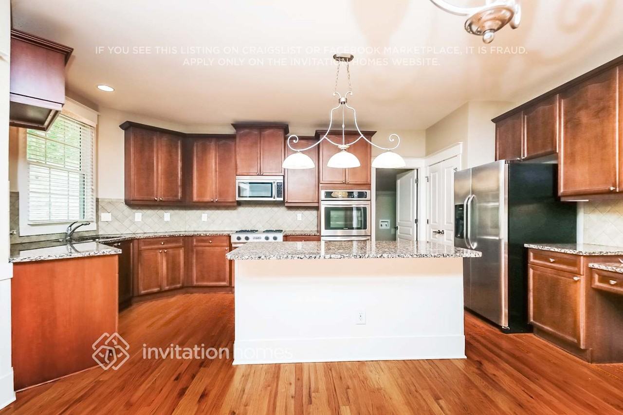 591 Vinings Springs Dr Se - Photo 6 of 20