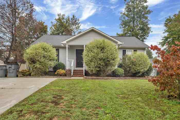 2046 Samantha Dr - Photo 2 of 16