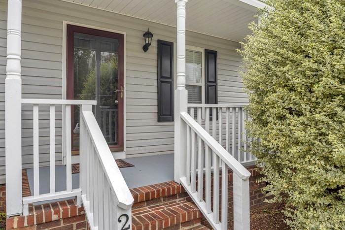 2046 Samantha Dr - Photo 6 of 16