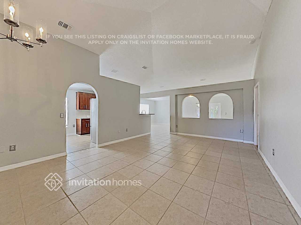 1622 Hudderfield Cir W - Photo 4 of 23