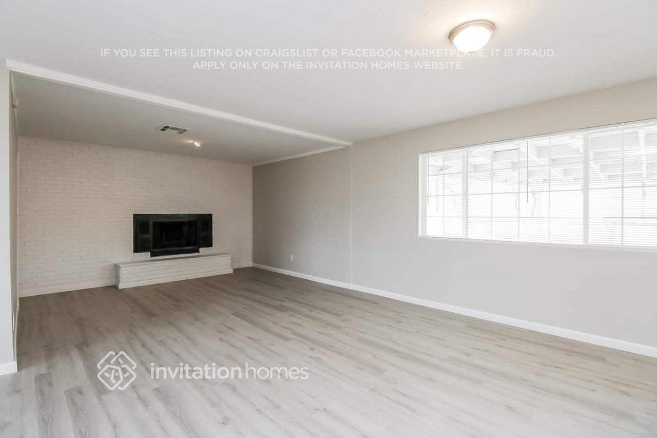 427 E Riviera Dr - Photo 3 of 16