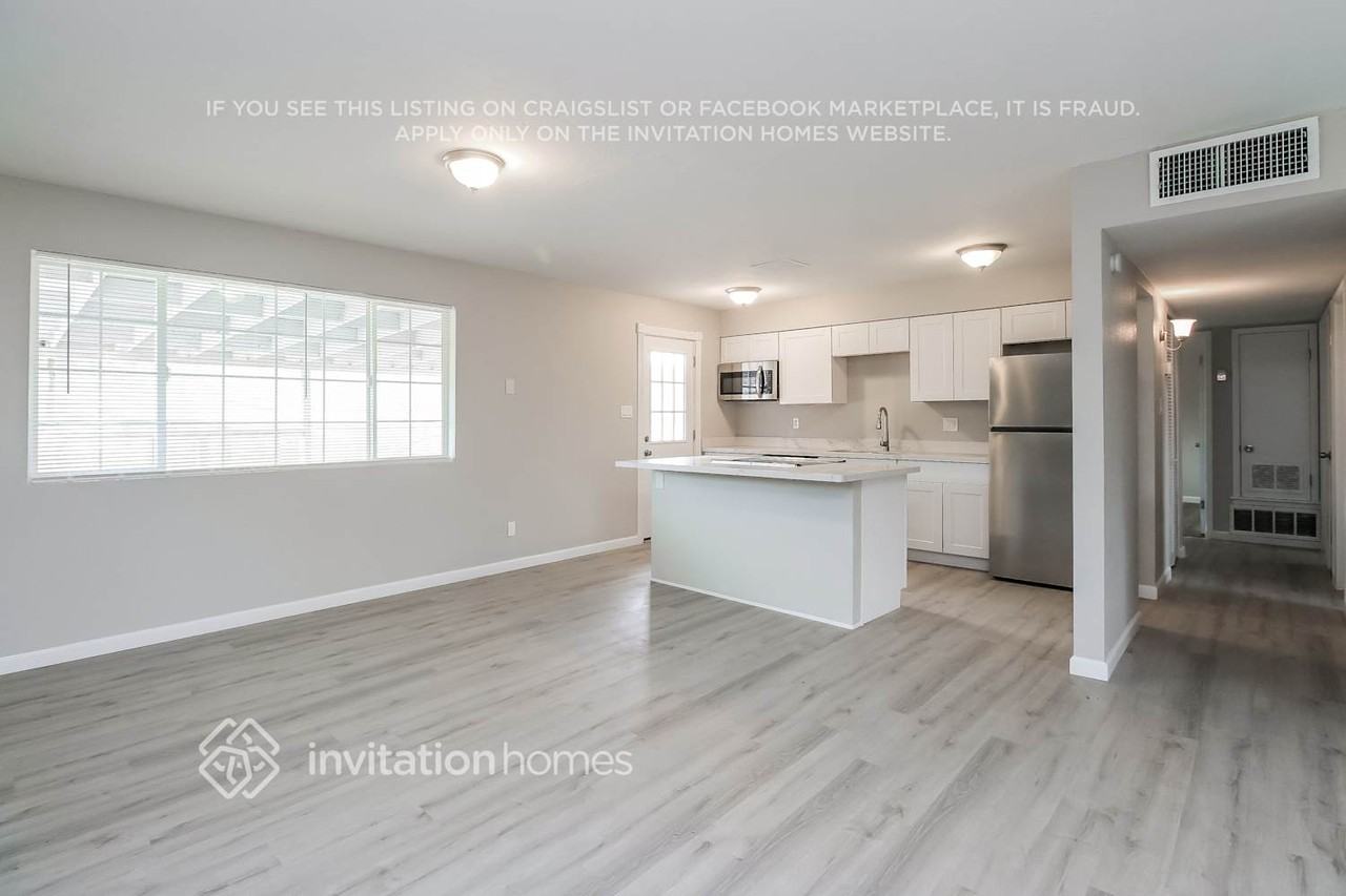 427 E Riviera Dr - Photo 5 of 16