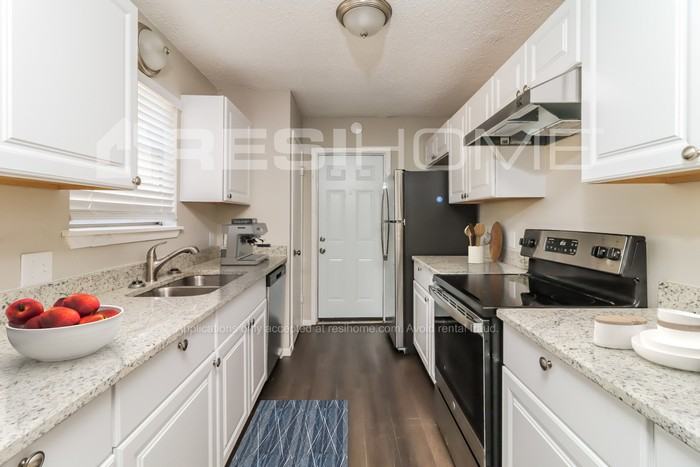 6004 Highcrest Dr - Photo 2 of 17