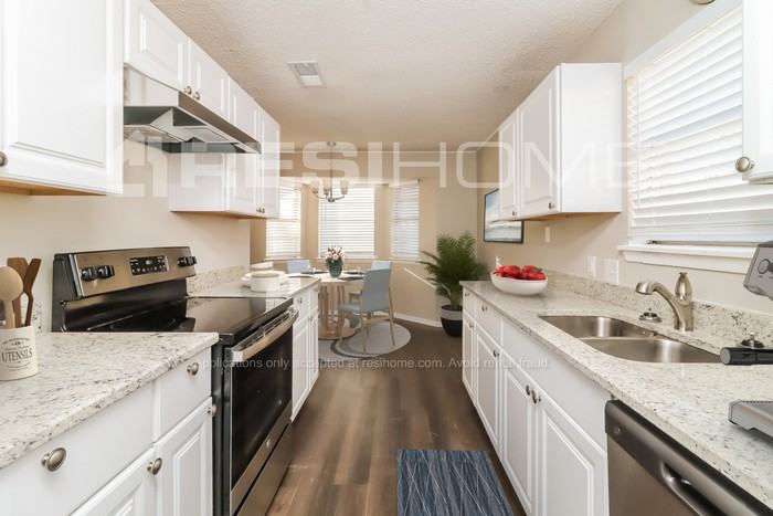 6004 Highcrest Dr - Photo 3 of 17