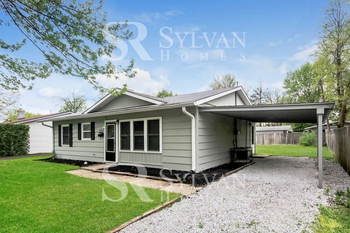 3246 Chrysler St - Photo 3 of 16