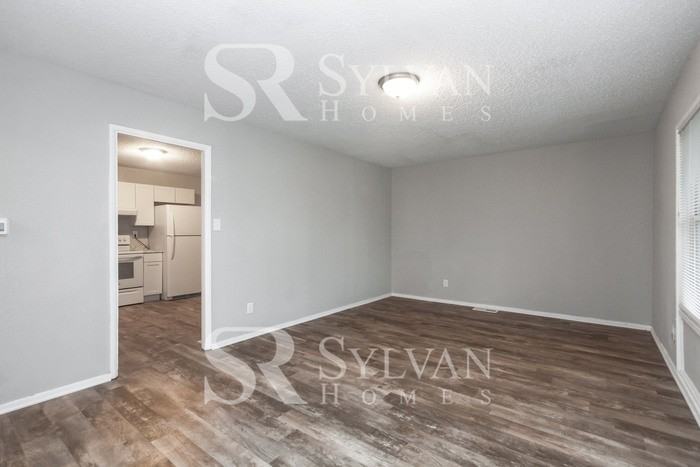 3246 Chrysler St - Photo 4 of 16