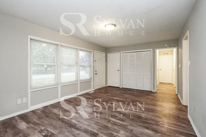 3246 Chrysler St - Photo 5 of 16