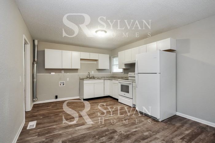 3246 Chrysler St - Photo 7 of 15