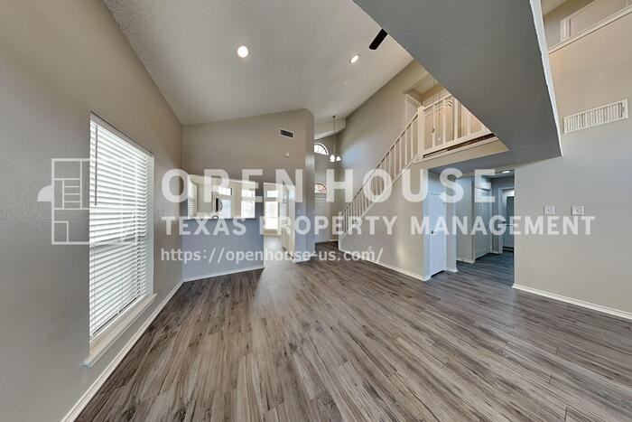 207 Stallion Dr - Photo 5 of 21