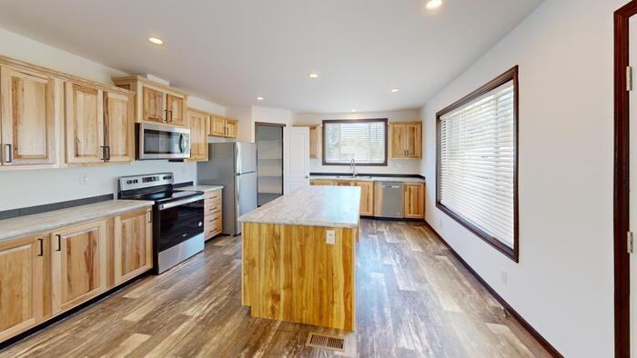 133 Northwest Dr - Photo 2 of 12