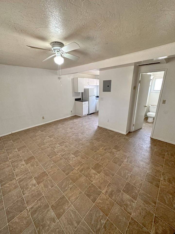 3719 E Fairmount St #8 - Photo 4 of 7