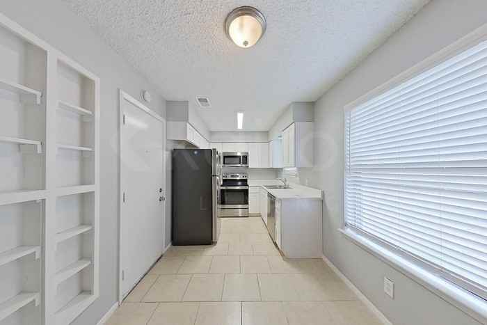 1117 Saturn Dr - Photo 6 of 20