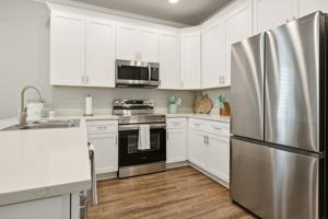featured image of 3900 Lakeshore Blvd E #136