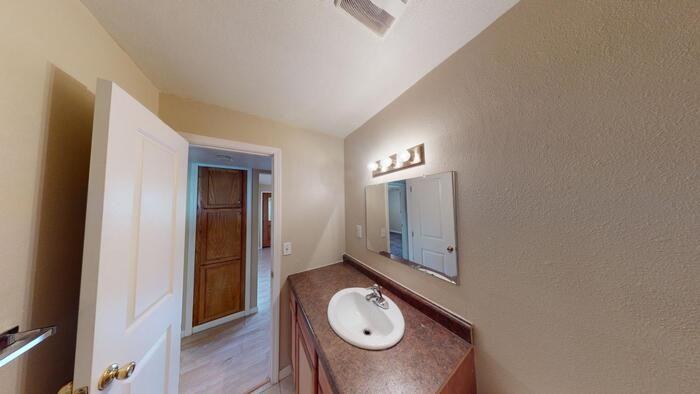 1508 N 14th St #B - Photo 7 of 14