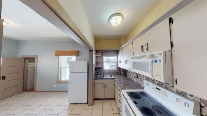 205 3rd Ave Ne #1 - Photo 2 of 17