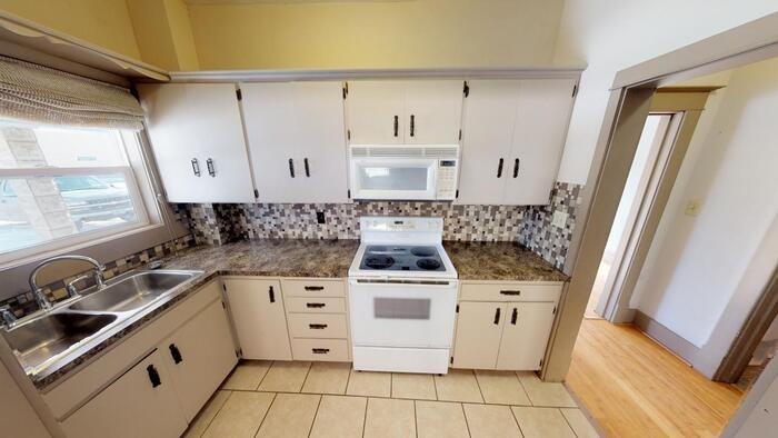 205 3rd Ave Ne #1 - Photo 3 of 17