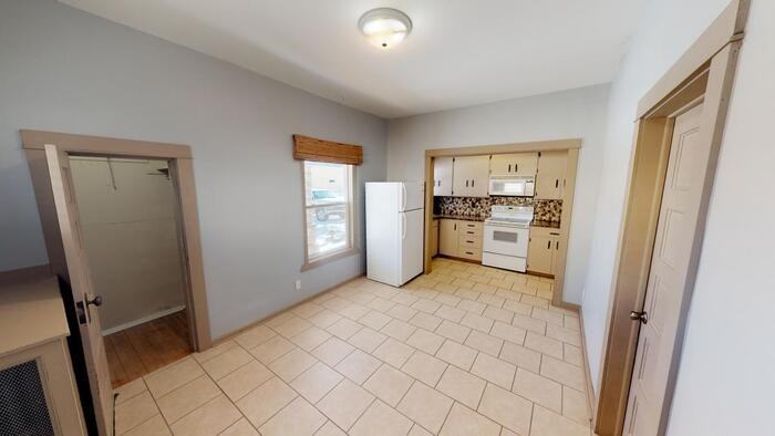 205 3rd Ave Ne #1 - Photo 4 of 17