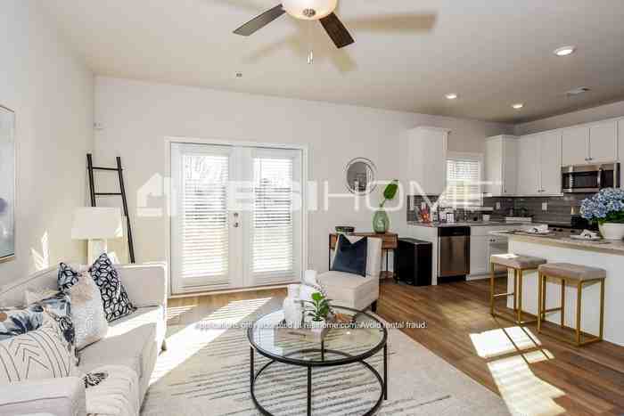 1634 Cleadon Dr - Photo 5 of 19