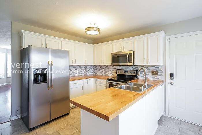 1533 Apache Way - Photo 6 of 24