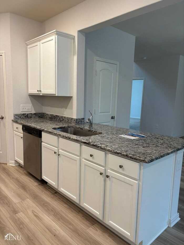 10494 Sweetwater Creek Dr - Photo 4 of 22