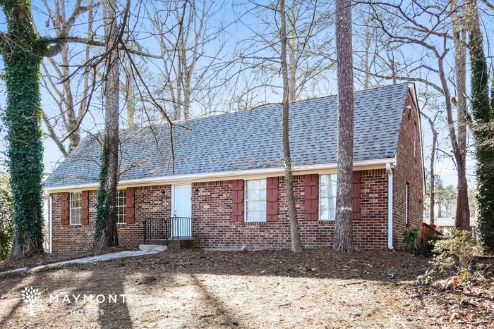 1684 Regency Pl - Photo 2 of 3