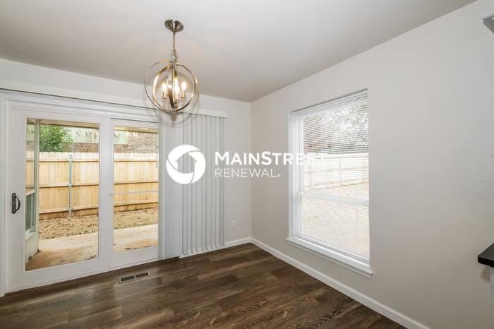 3412 Prairie Ave - Photo 4 of 17