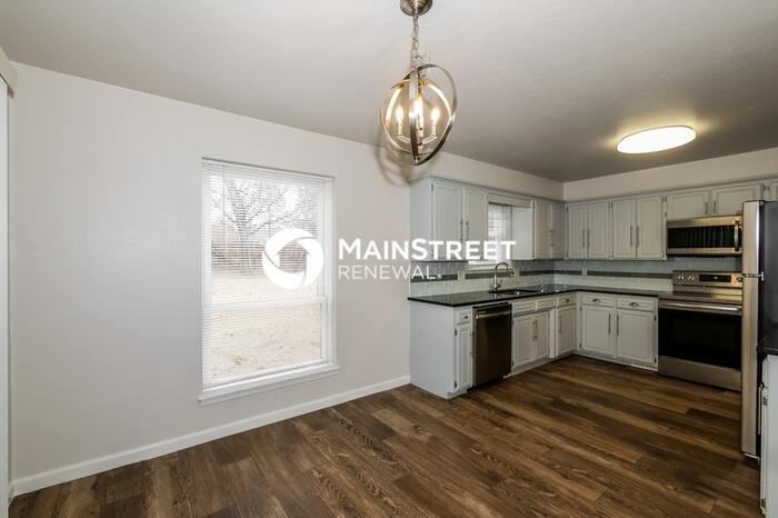 3412 Prairie Ave - Photo 5 of 17