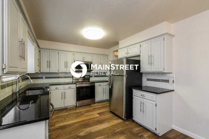 3412 Prairie Ave - Photo 6 of 17