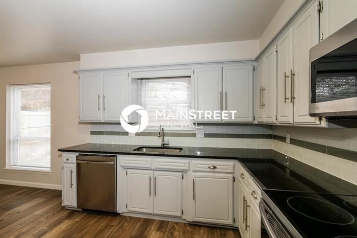 3412 Prairie Ave - Photo 7 of 17