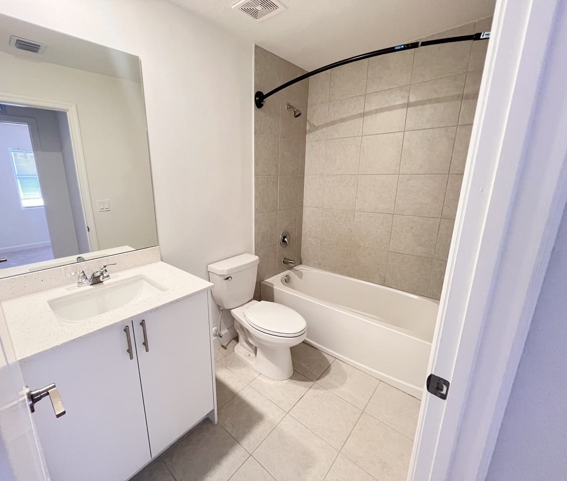 3760 Sw 50th Ave #1 - Photo 7 of 17